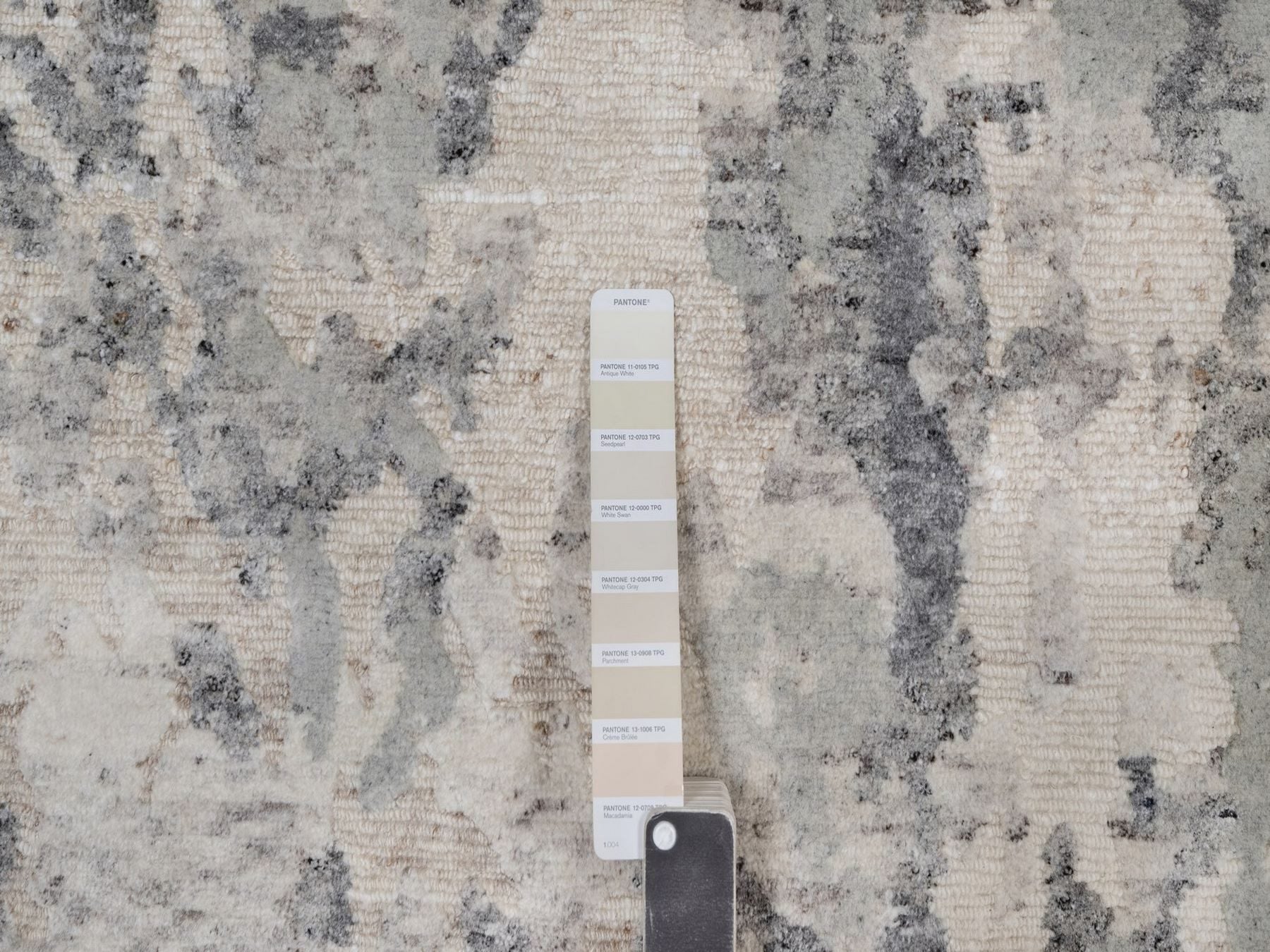 Modern / Contemporary hand-knotted wool rug in Ivory, 8' x 10' — SKU O091825 (view 7)