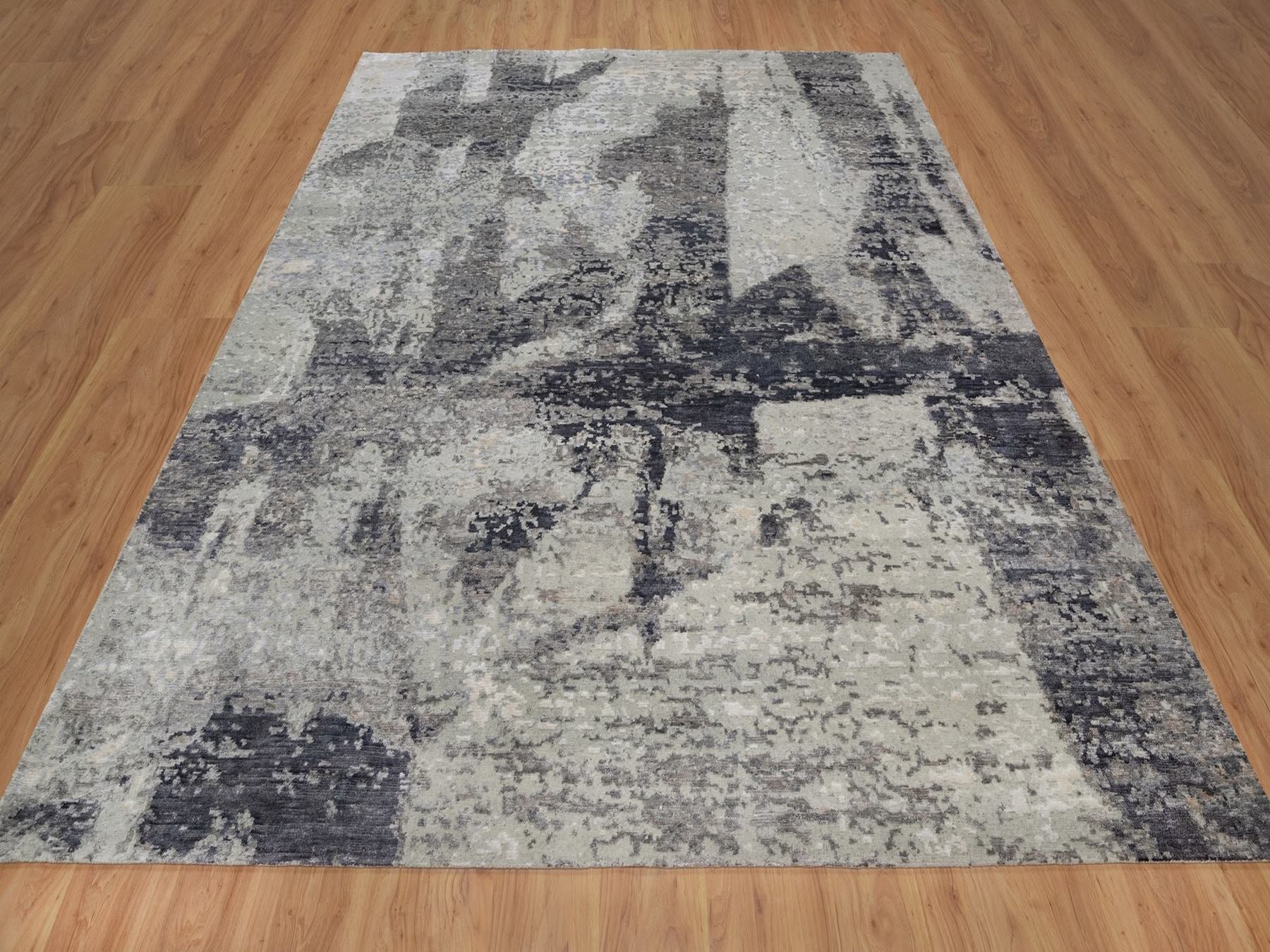 Modern / Contemporary hand-knotted wool rug in Gray, 8'2" x 10' — SKU O091827 (view 2)