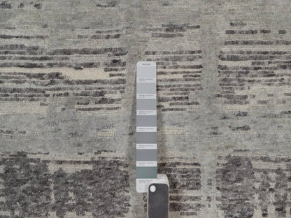 Modern / Contemporary hand-knotted wool rug in Gray, 5' x 7' — SKU O091833 (view 4)