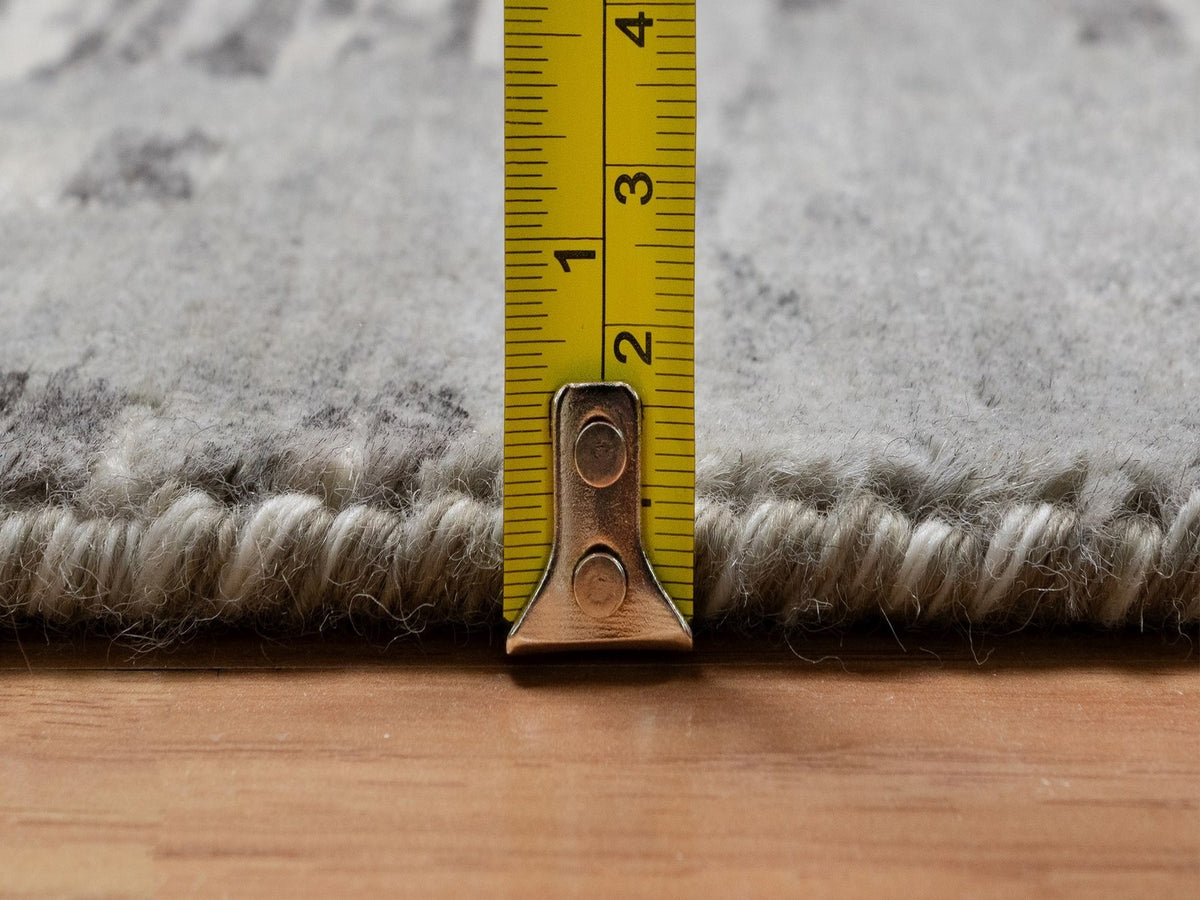 Modern / Contemporary hand-knotted wool rug in Gray, 5' x 7' — SKU O091833 (view 7)