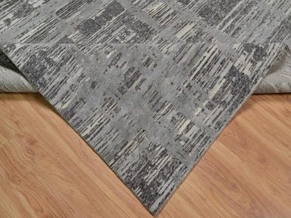 Modern / Contemporary hand-knotted wool rug in Gray, 8'1" x 10'2" — SKU O091847 (view 6)