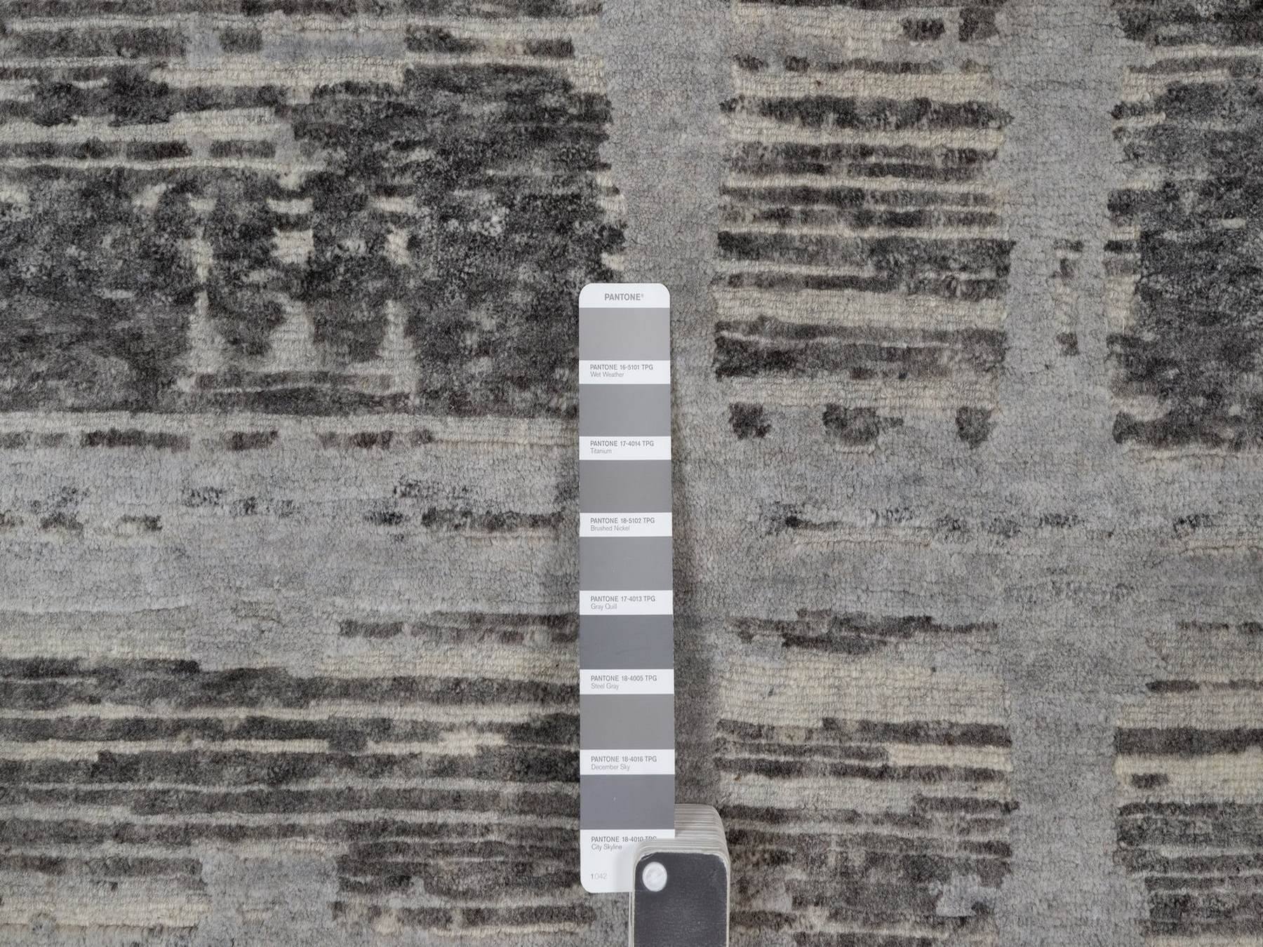 Modern / Contemporary hand-knotted wool rug in Gray, 8'1" x 10'2" — SKU O091847 (view 7)