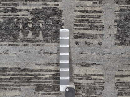 Modern / Contemporary hand-knotted wool rug in Gray, 8'1" x 10'2" — SKU O091847 (view 7)