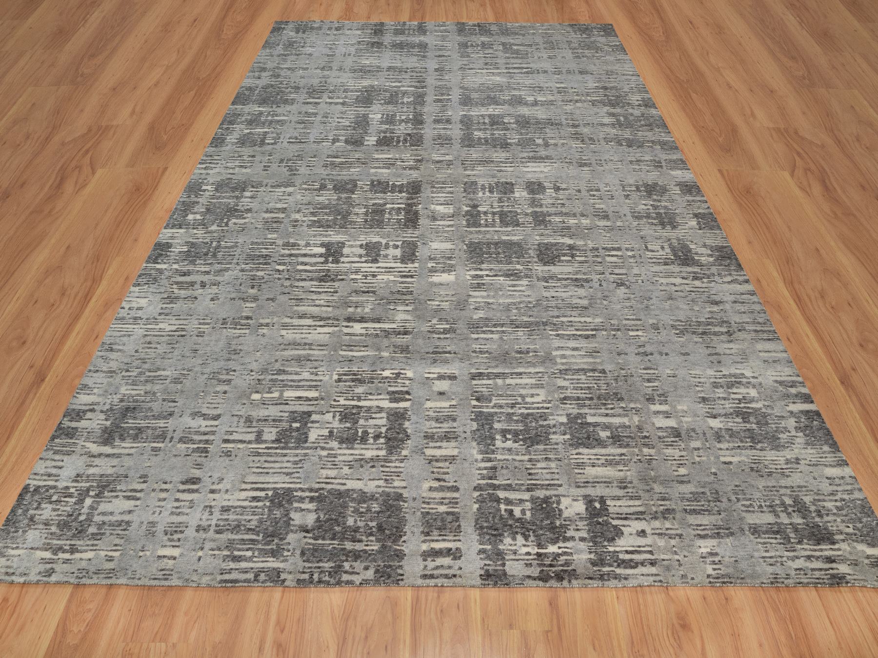 Modern / Contemporary hand-knotted wool rug in Gray, 8'11" x 12'1" — SKU O091850 (view 2)