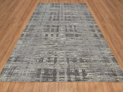Modern / Contemporary hand-knotted wool rug in Gray, 8'11" x 12'1" — SKU O091850 (view 2)