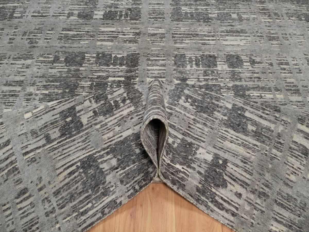 Modern / Contemporary hand-knotted wool rug in Gray, 8'11" x 12'1" — SKU O091850 (view 5)