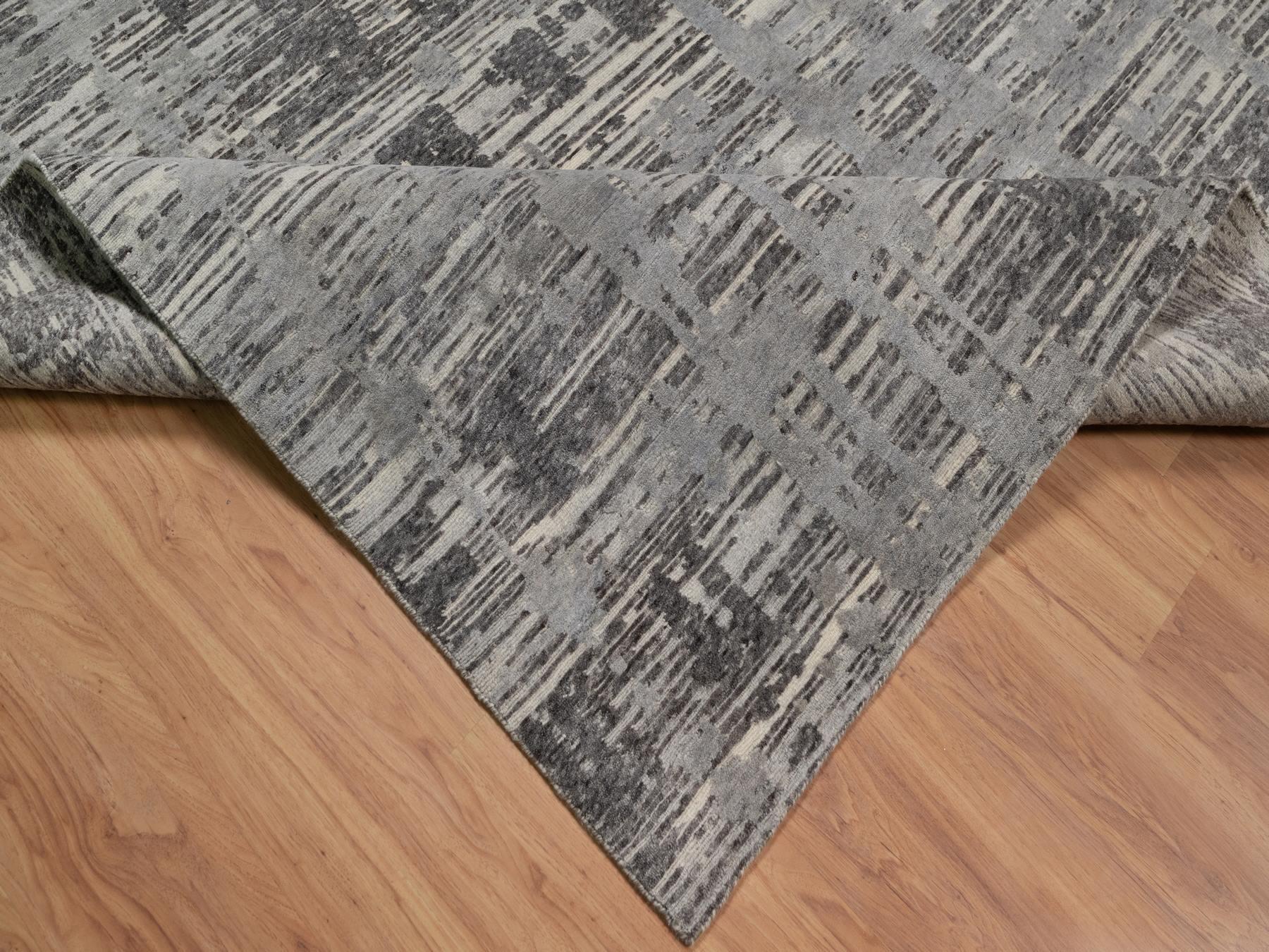 Modern / Contemporary hand-knotted wool rug in Gray, 8'11" x 12'1" — SKU O091850 (view 6)