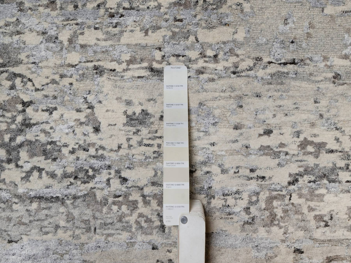 Modern / Contemporary hand-knotted wool rug in Ivory, 8' x 10'2" — SKU O091851 (view 7)