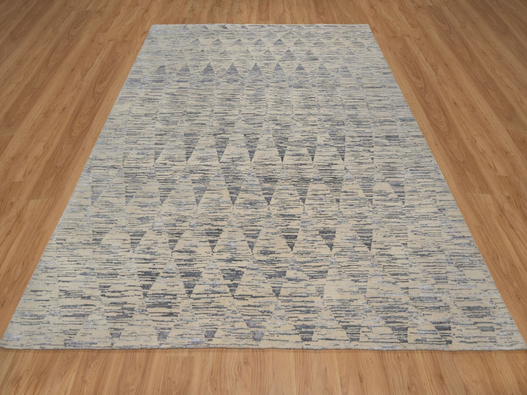 Ivory 8'1" x 10'0" Modern and Contemporary Hand knotted Wool Rug - Sku: O091855
