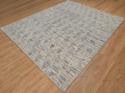 Modern / Contemporary hand-knotted wool rug in Ivory, 8'1" x 10' — SKU O091855 (view 3)