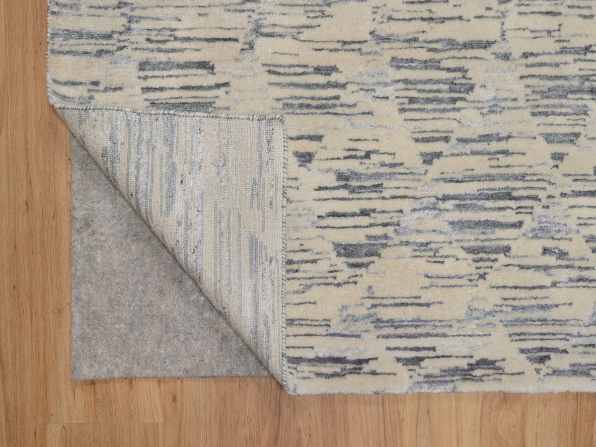 Modern / Contemporary hand-knotted wool rug in Ivory, 8'1" x 10' — SKU O091855 (view 4)