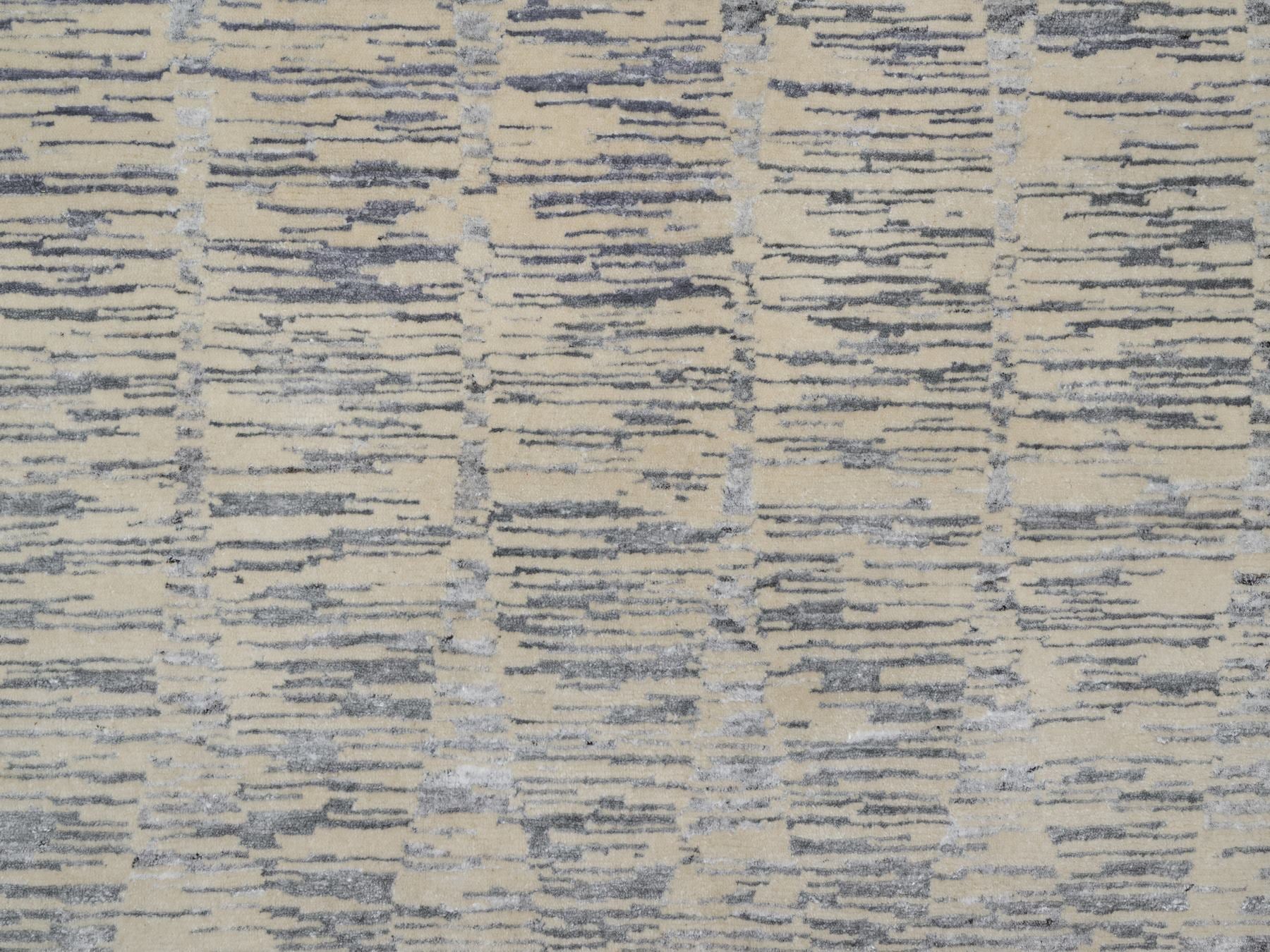 Modern / Contemporary hand-knotted wool rug in Ivory, 8'1" x 10' — SKU O091855 (view 8)