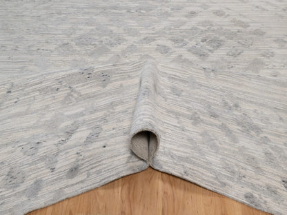 Modern / Contemporary hand-knotted wool rug in Gray, 11'11" x 15'3" — SKU O091856 (view 5)
