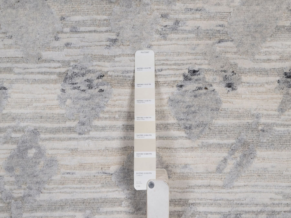 Modern / Contemporary hand-knotted wool rug in Gray, 11'11" x 15'3" — SKU O091856 (view 7)
