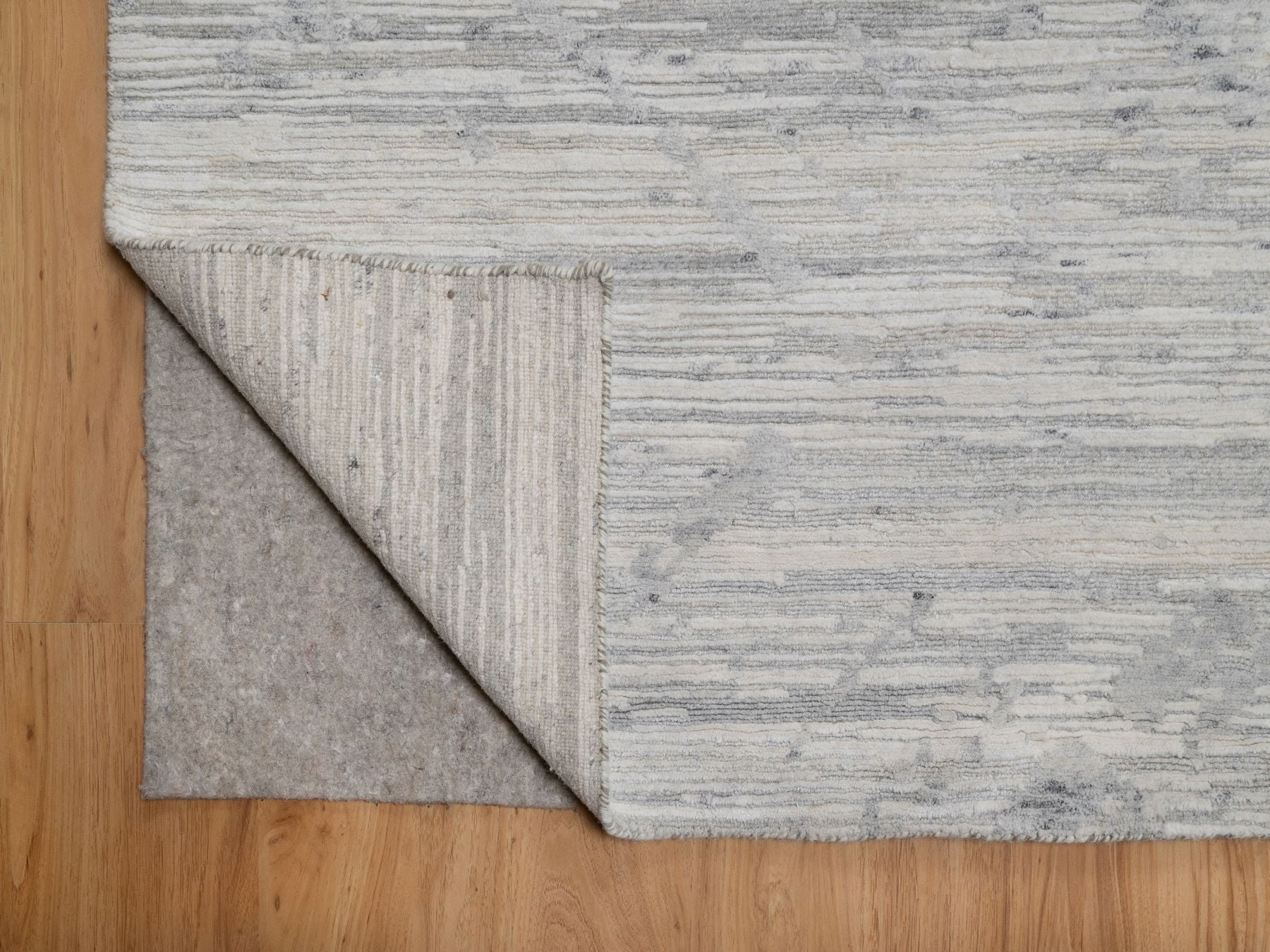 Modern / Contemporary hand-knotted wool rug in Gray, 9' x 12'1" — SKU O091859 (view 4)