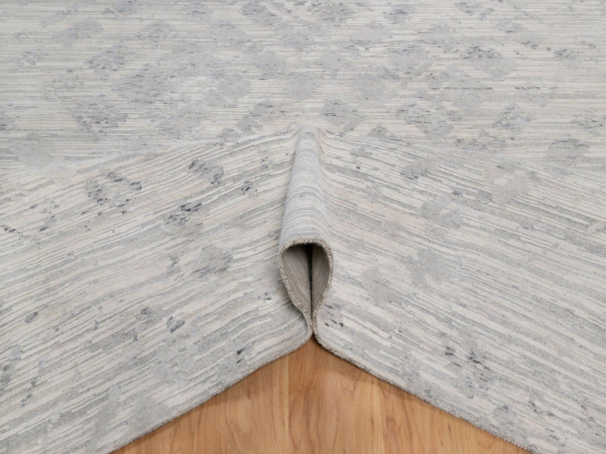 Modern / Contemporary hand-knotted wool rug in Gray, 9' x 12'1" — SKU O091859 (view 5)