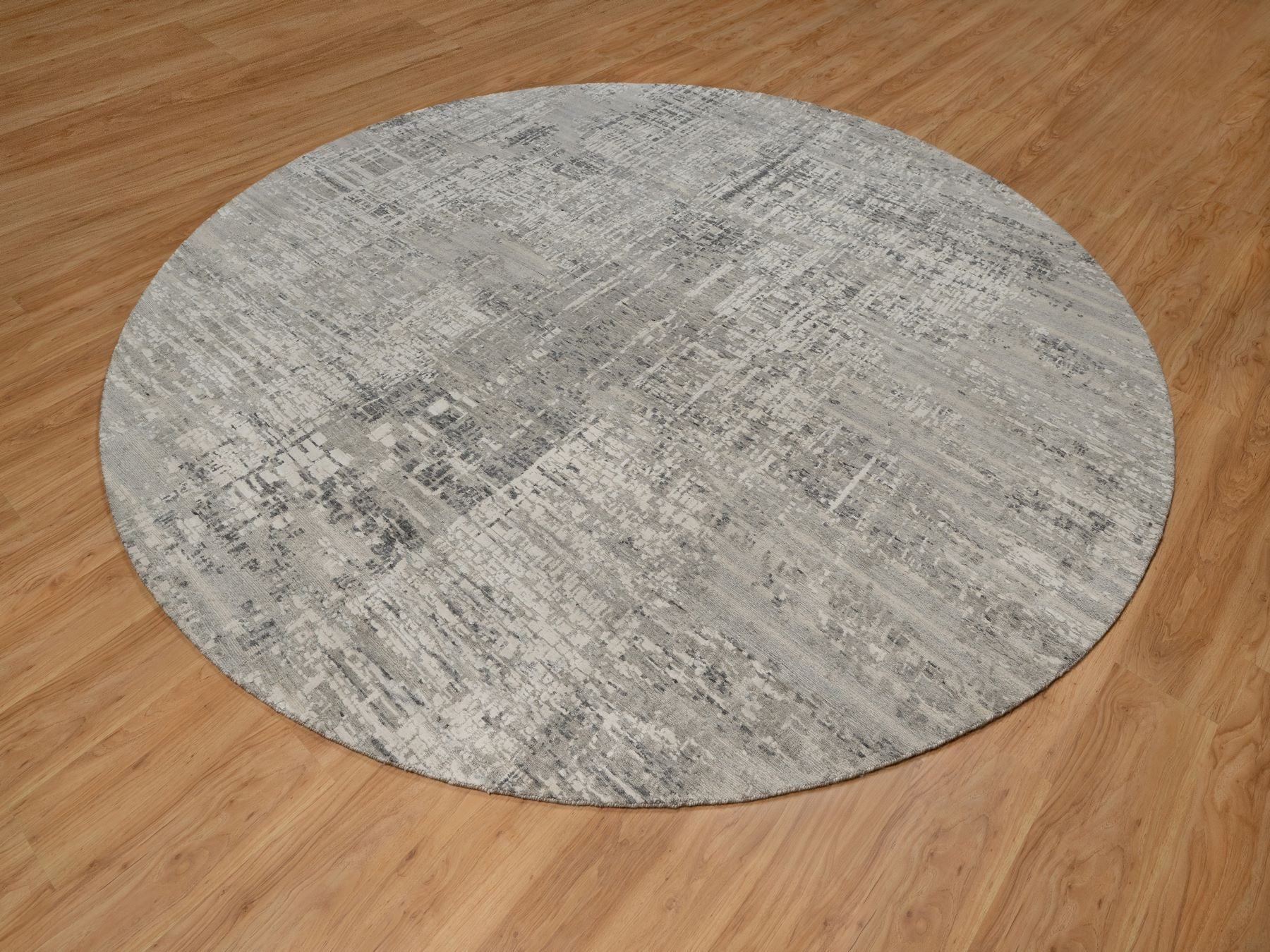 Modern / Contemporary hand-knotted wool rug in Gray, 9'11" x 9'11" — SKU O091862 (view 3)