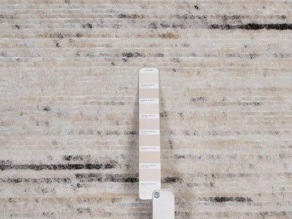 Modern / Contemporary hand-knotted polyester rug in Ivory, 8'1" x 10'1" — SKU O091871 (view 7)