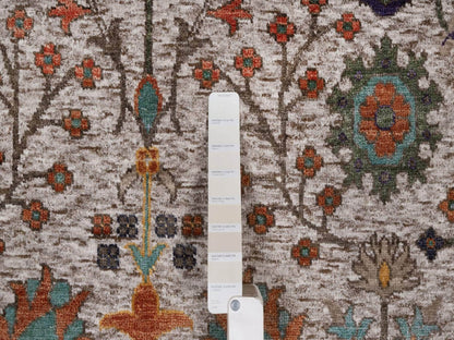 Transitional hand-knotted wool/silk rug in Ivory, 6'2" x 9'2" — SKU O091896 (view 7)