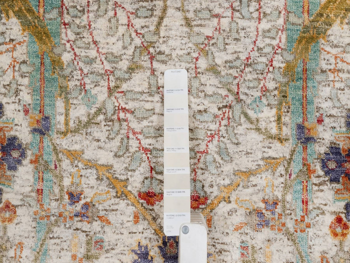 Transitional hand-knotted wool/silk rug in Ivory, 6' x 6' — SKU O091909 (view 4)