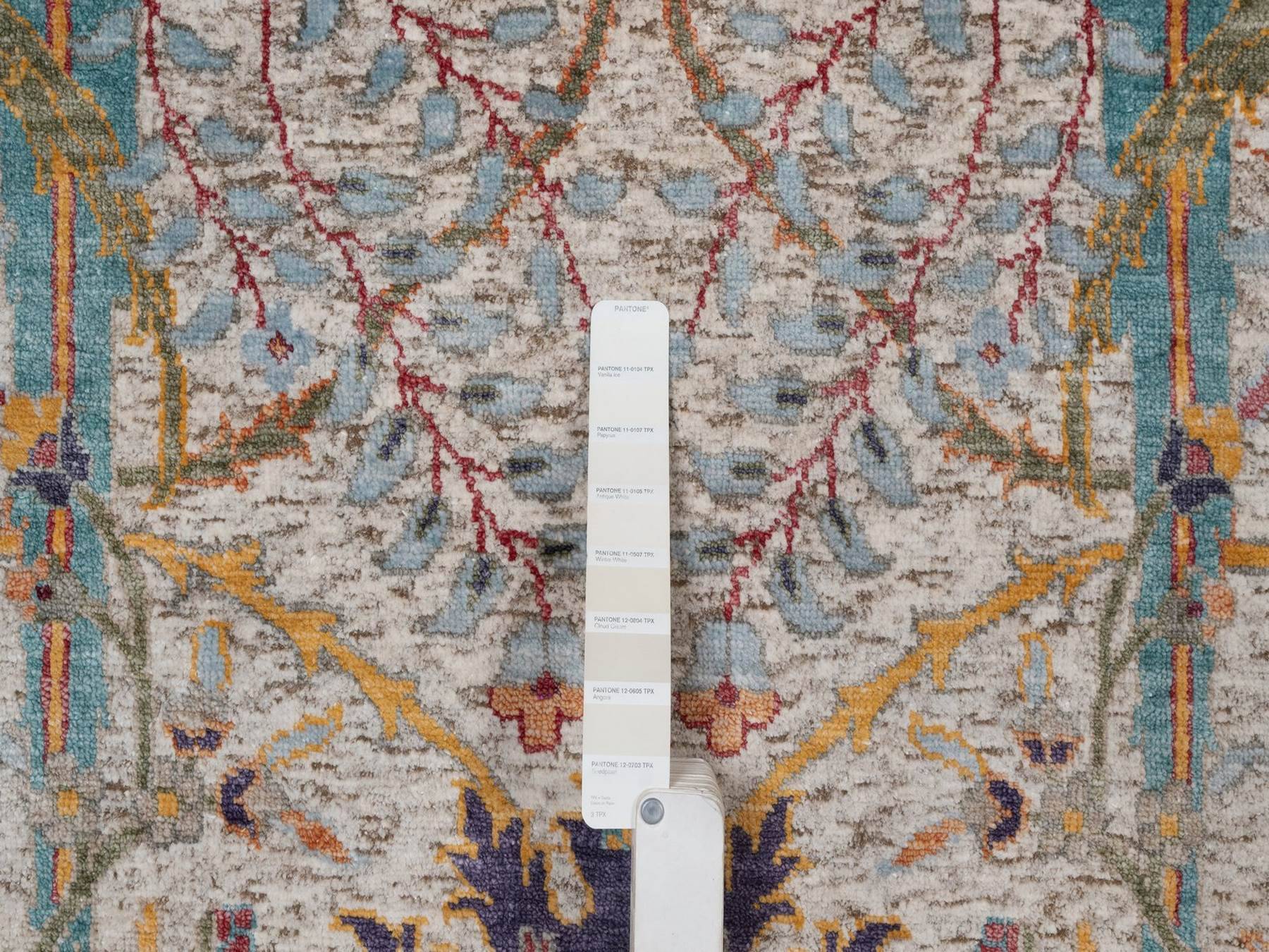 Transitional hand-knotted wool/silk rug in Ivory, 7'11" x 10' — SKU O091923 (view 7)