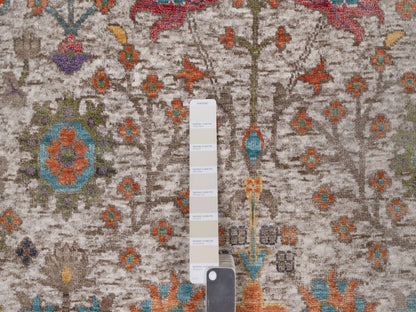 Transitional hand-knotted wool/silk rug in Ivory, 6' x 8'11" — SKU O091927 (view 7)