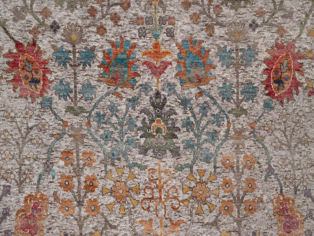Transitional hand-knotted wool/silk rug in Ivory, 6' x 8'11" — SKU O091927 (view 8)