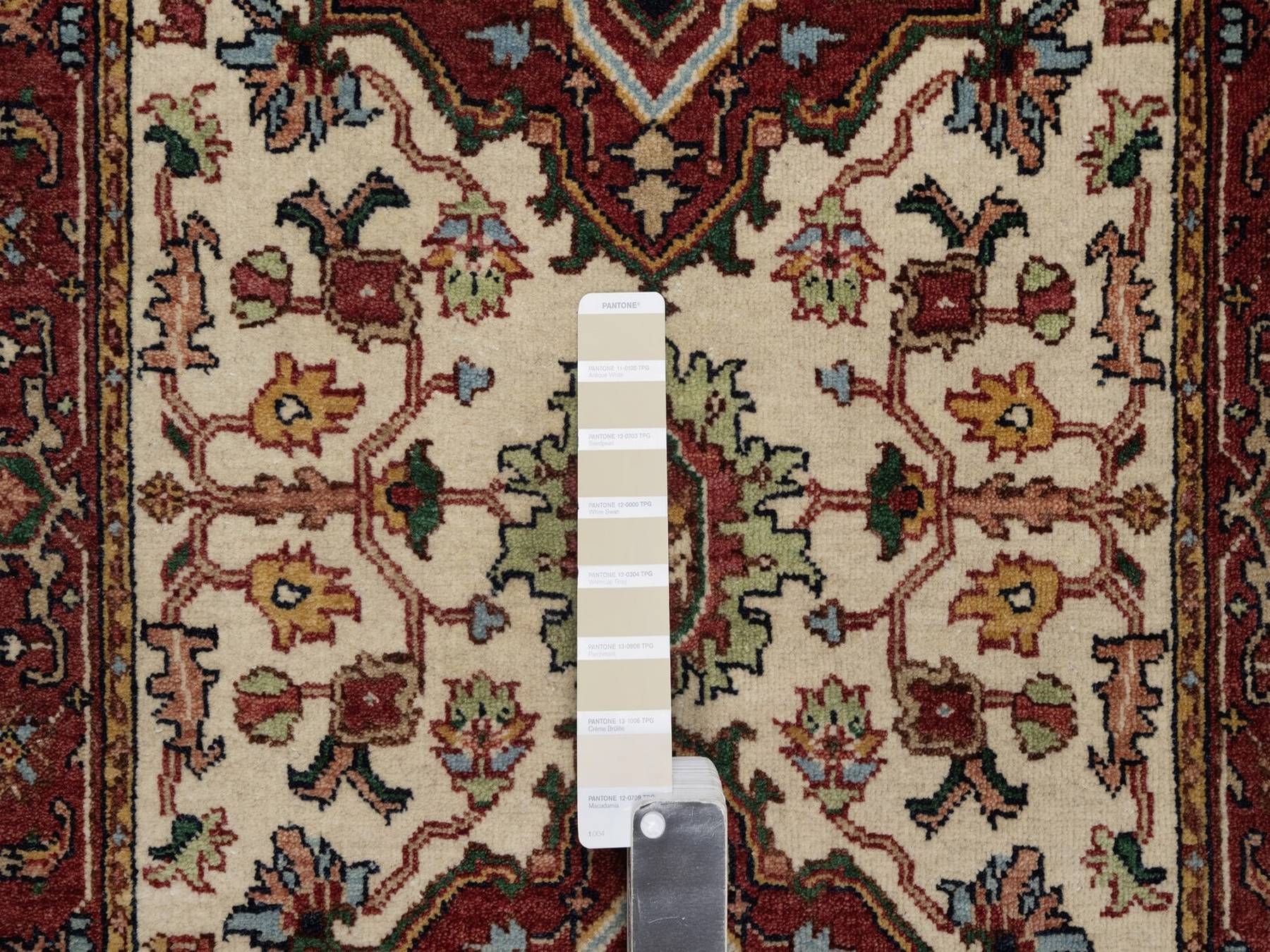 Heriz Heriz hand-knotted wool runner in Ivory & Red, 2'7" x 6'1" — SKU O091935 (view 4)