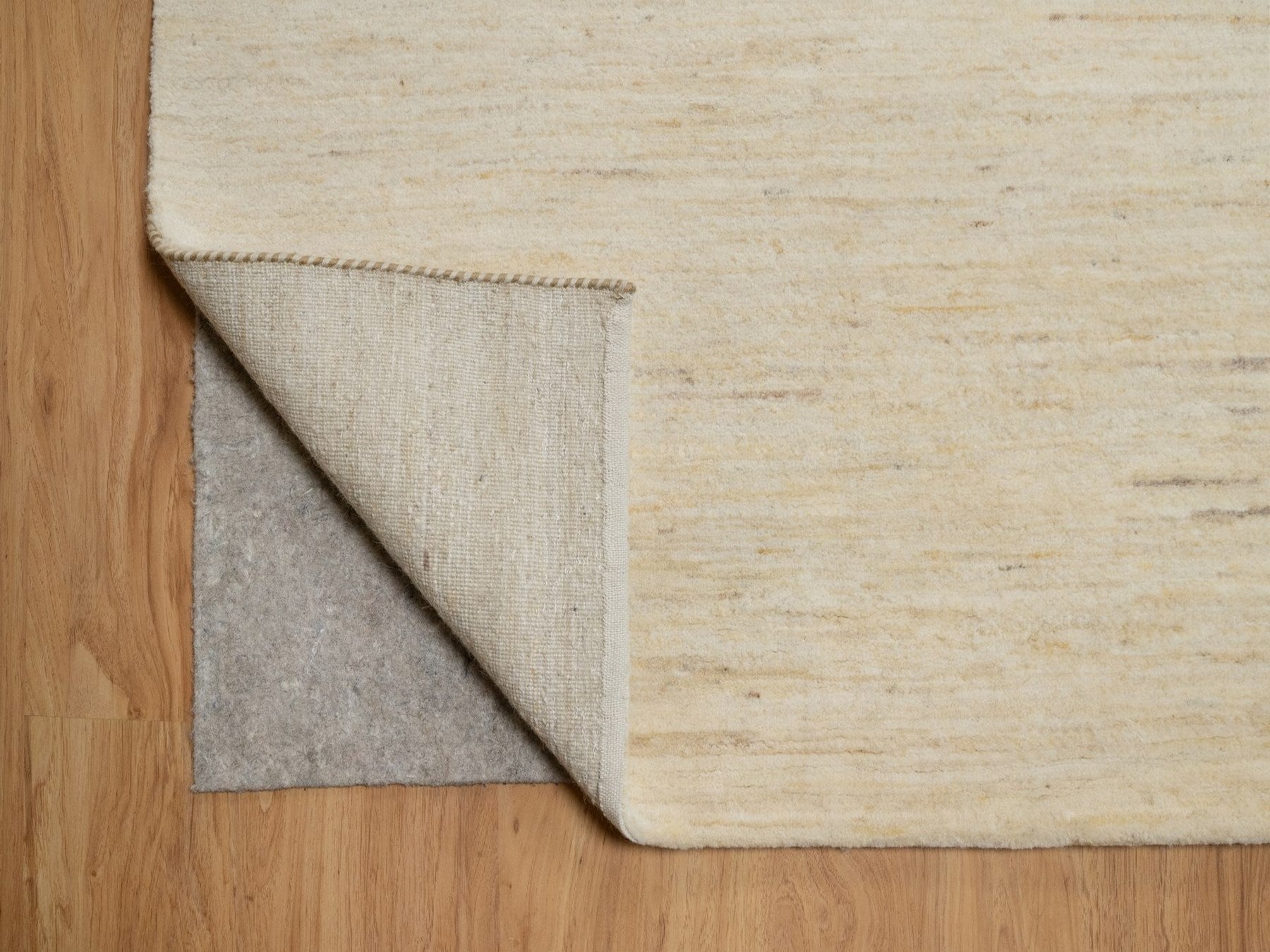 Gabbeh Modern / Contemporary hand-knotted wool rug in Ivory, 10' x 14'1" — SKU O091954 (view 4)