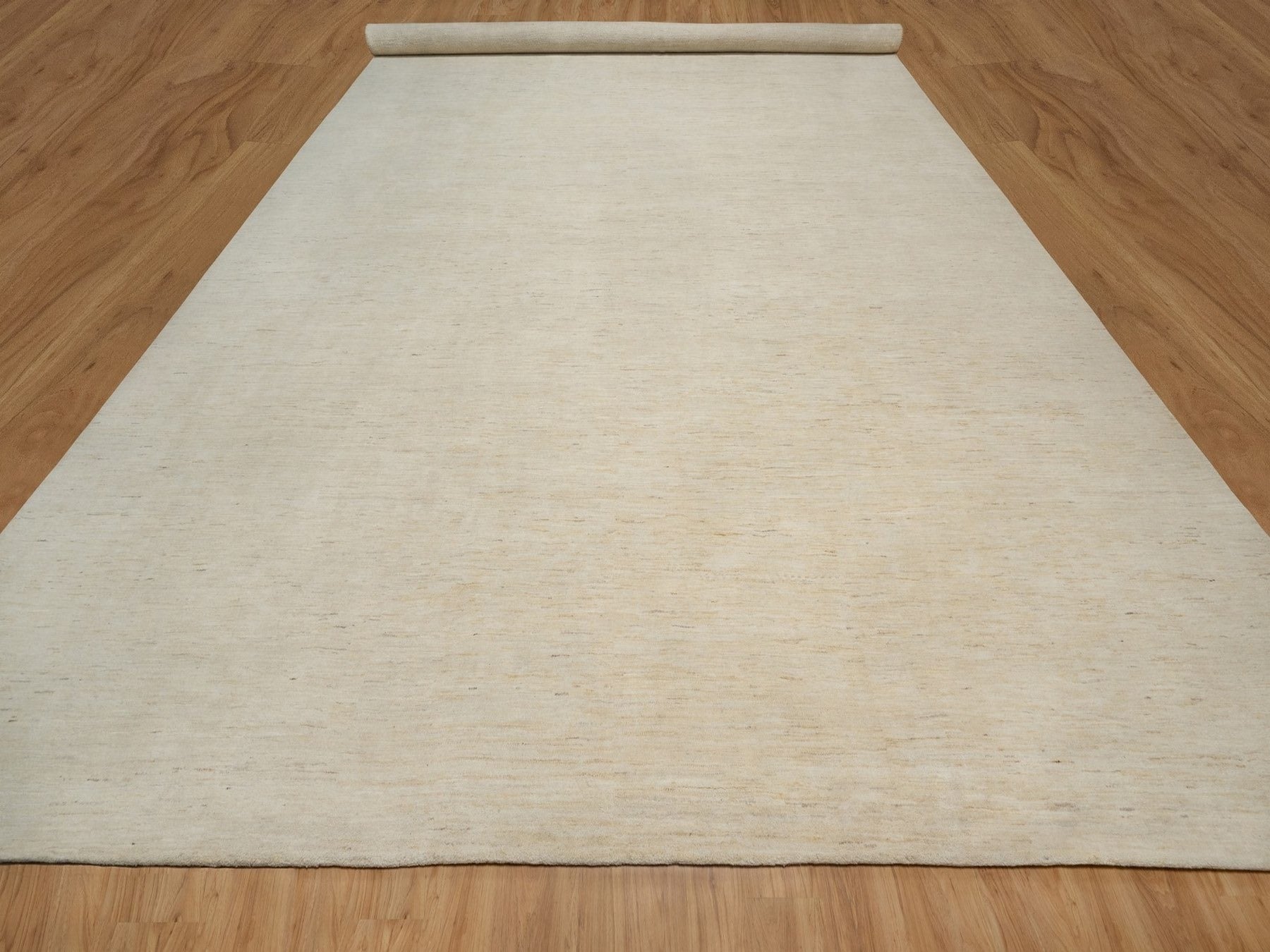 Gabbeh Modern / Contemporary hand-knotted wool rug in Ivory, 14'10" x 22'8" — SKU O091955 (view 2)