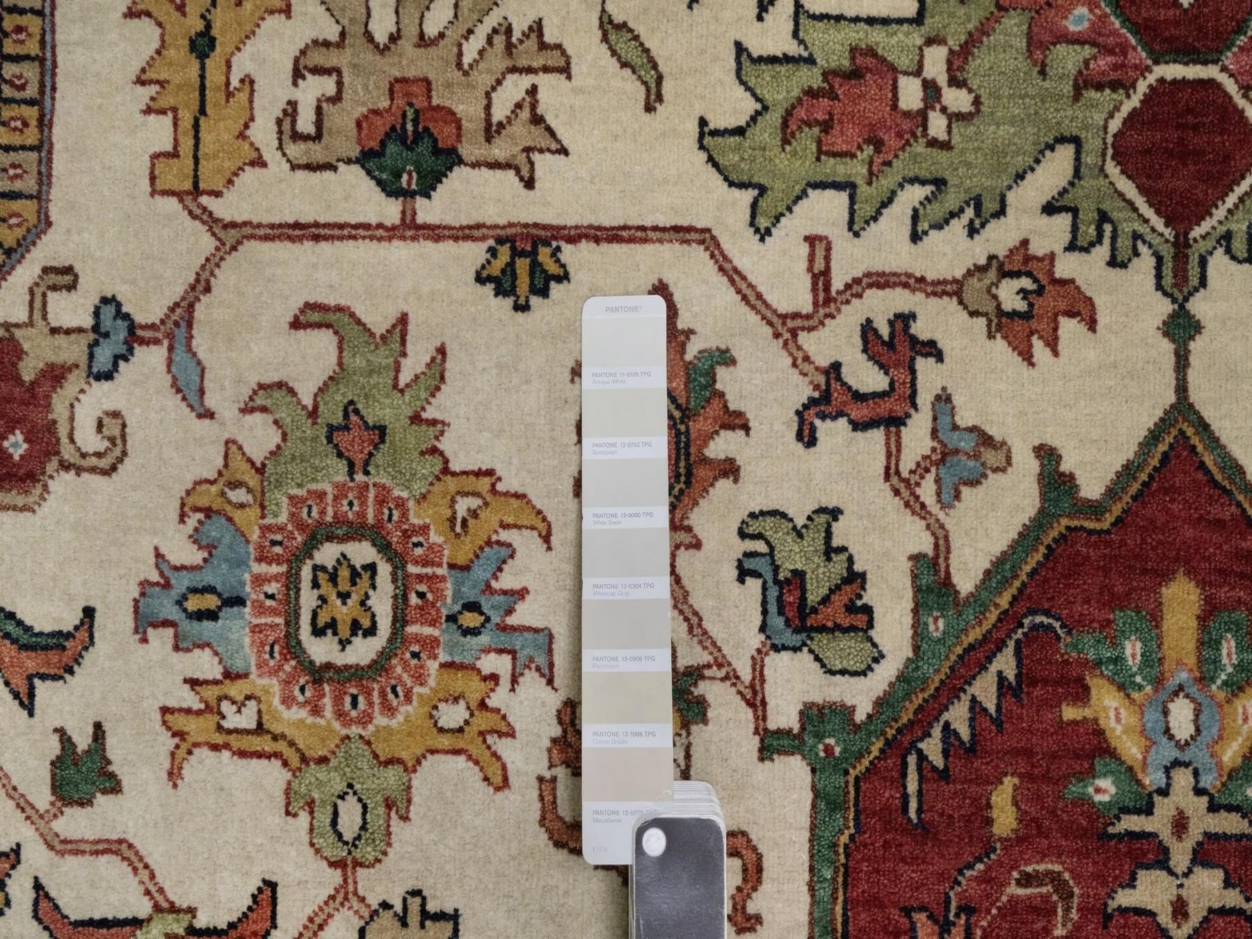 Heriz Heriz hand-knotted wool rug in Ivory & Red, 9' x 12'1" — SKU O091959 (view 7)