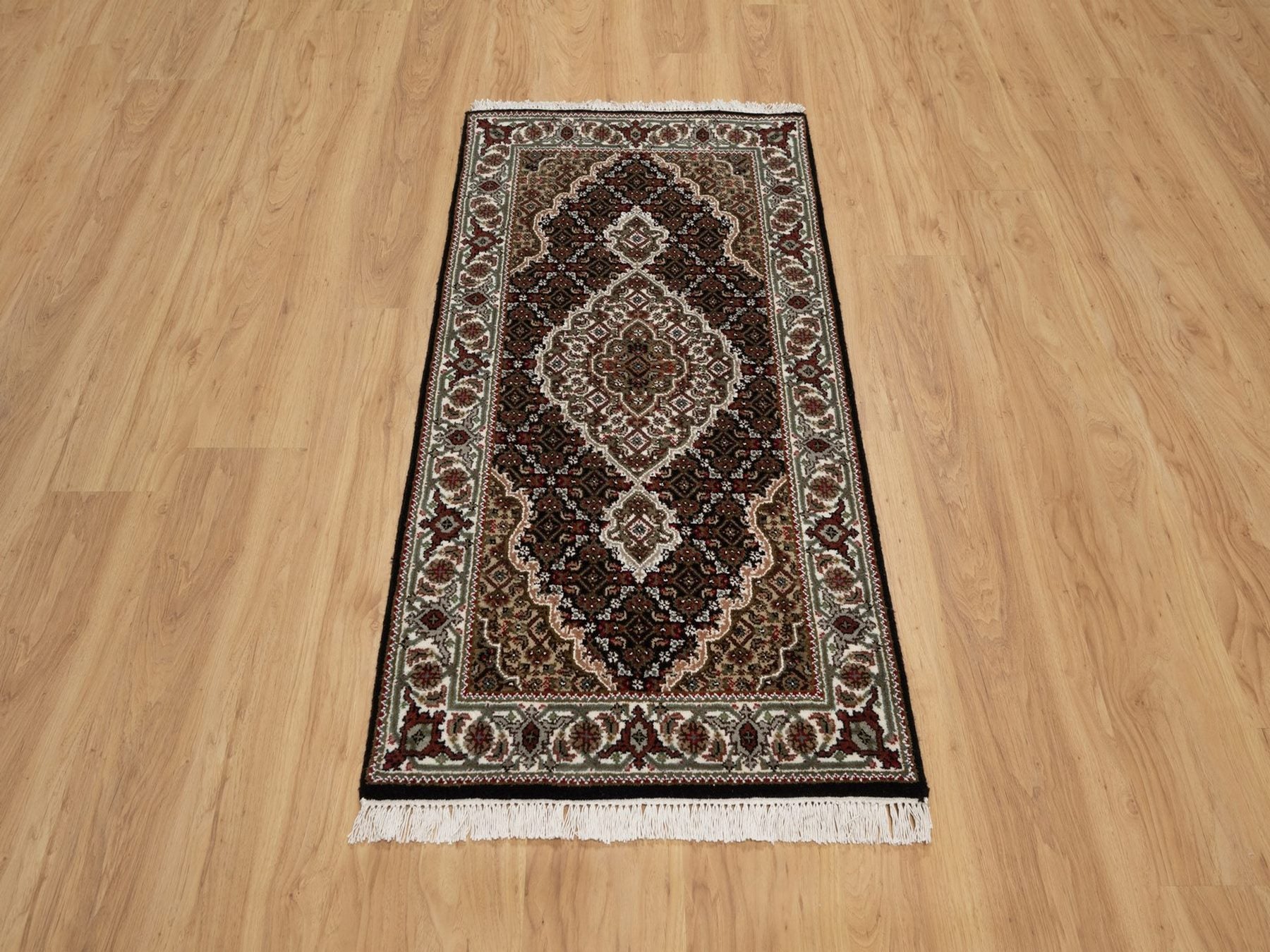 Black 2'5" x 4'8" Fine Oriental Hand knotted Wool Rug - Sku: O091968