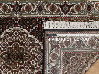 Black 2'5" x 4'8" Fine Oriental Hand knotted Wool Rug - Sku: O091968