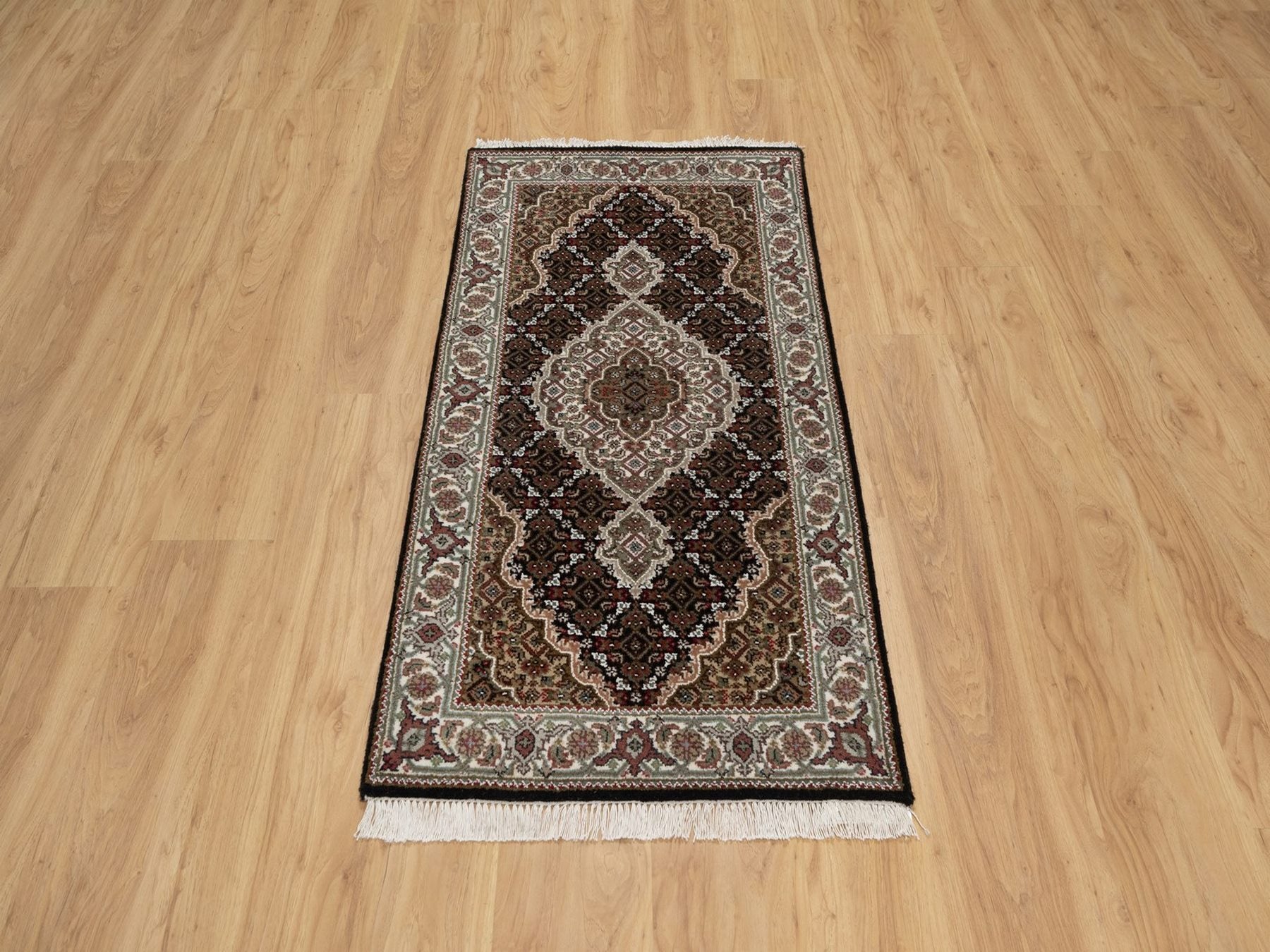 Black 2'5" x 4'8" Fine Oriental Hand knotted Wool Rug - Sku: O091969