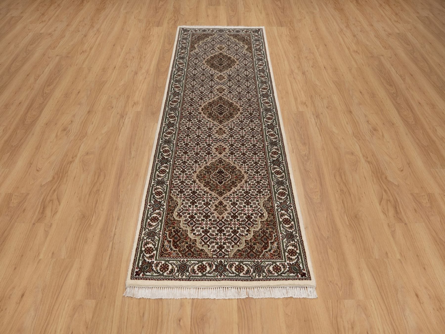 Tabriz Fine Oriental hand-knotted wool runner in Ivory, 2'9" x 8'1" — SKU O091975 (view 2)