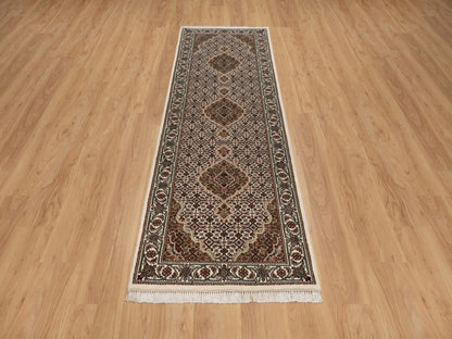 Tabriz Fine Oriental hand-knotted wool runner in Ivory, 2'9" x 8'1" — SKU O091975 (view 2)