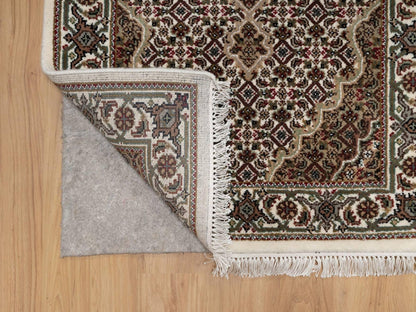 Tabriz Fine Oriental hand-knotted wool runner in Ivory, 2'9" x 8'1" — SKU O091975 (view 3)
