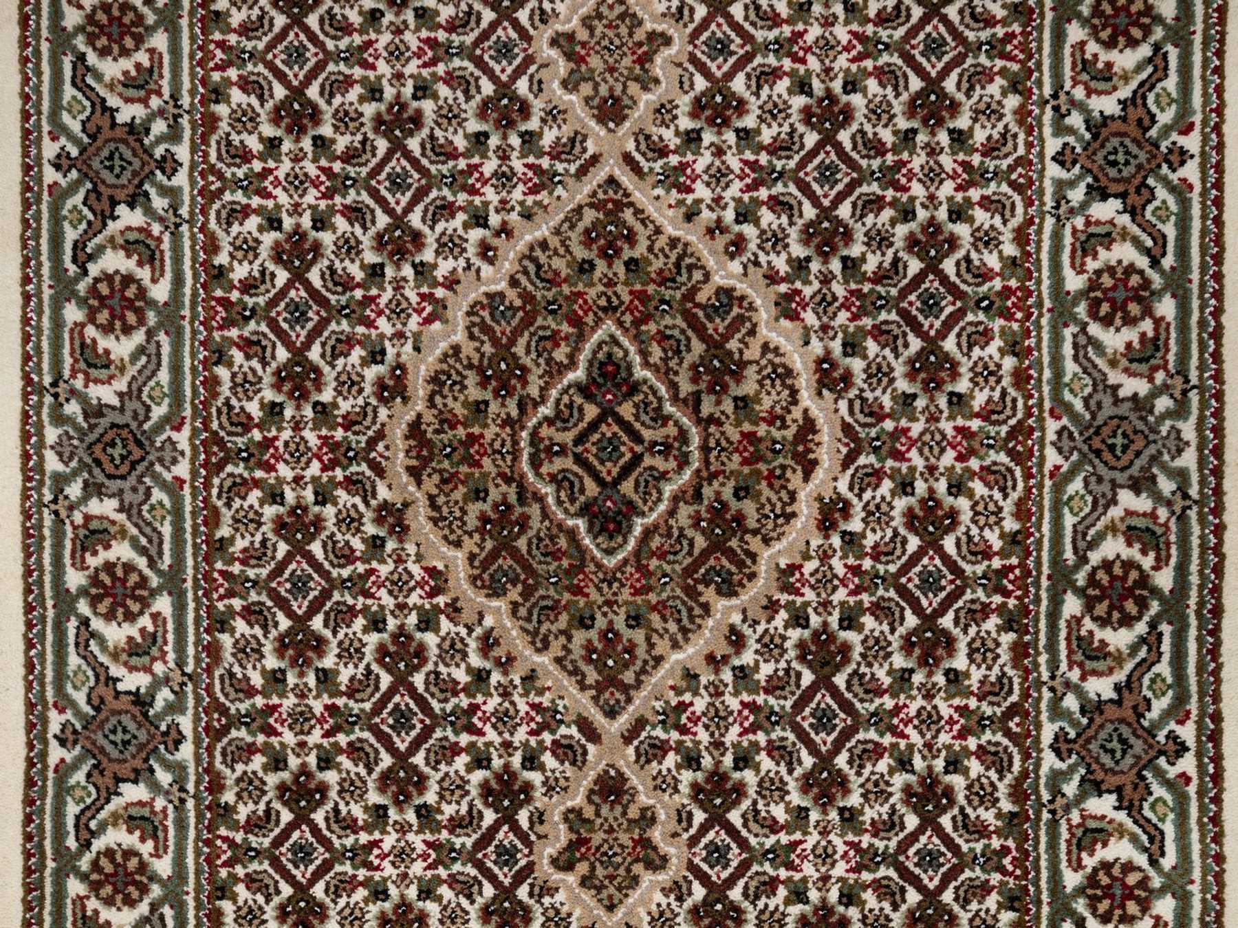 Tabriz Fine Oriental hand-knotted wool runner in Ivory, 2'9" x 8'1" — SKU O091975 (view 5)