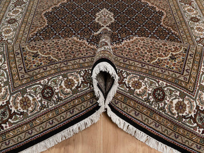 Black 6'0" x 9'1" Fine Oriental Hand knotted Wool Rug - Sku: O091983