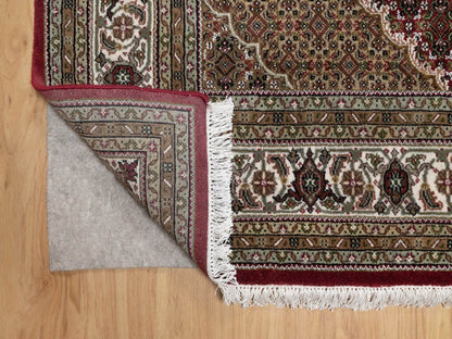 Red 7'10" x 8'2" Fine Oriental Hand knotted Wool Rug - Sku: O091990