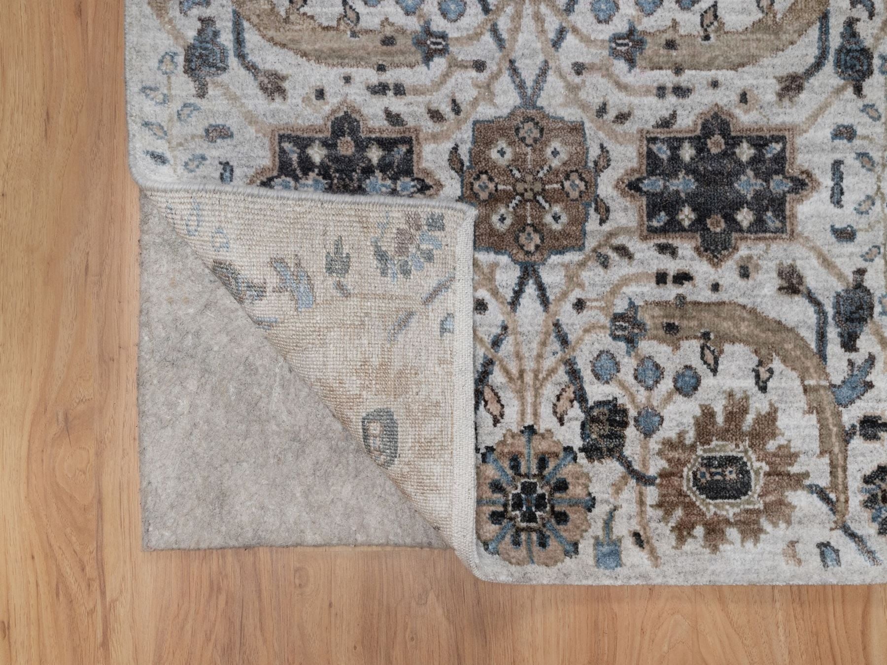 Transitional hand-knotted wool/silk runner in Gray, 2'6" x 6'1" — SKU O092062 (view 3)