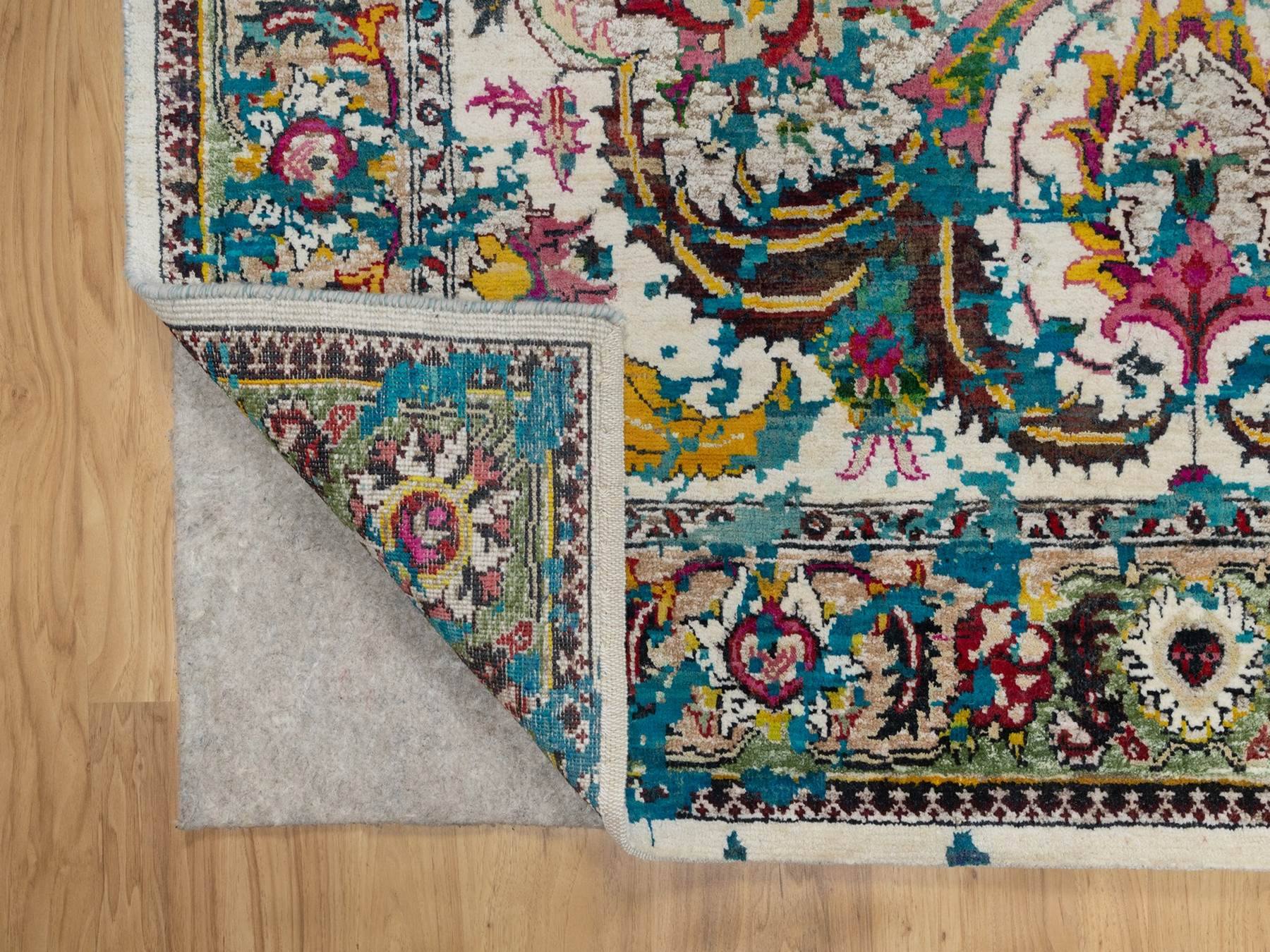 Transitional hand-knotted wool/silk rug in Ivory & Green, 4'11" x 7'1" — SKU O092074 (view 3)