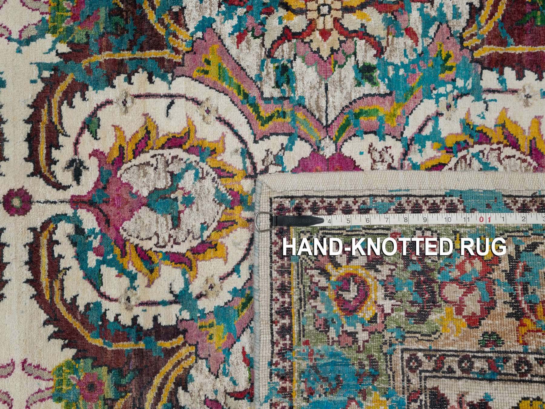 Transitional hand-knotted wool/silk rug in Ivory & Green, 4'11" x 7'1" — SKU O092074 (view 8)