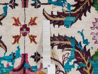 Transitional hand-knotted wool/silk rug in Ivory & Green, 8'11" x 11'11" — SKU O092075 (view 7)