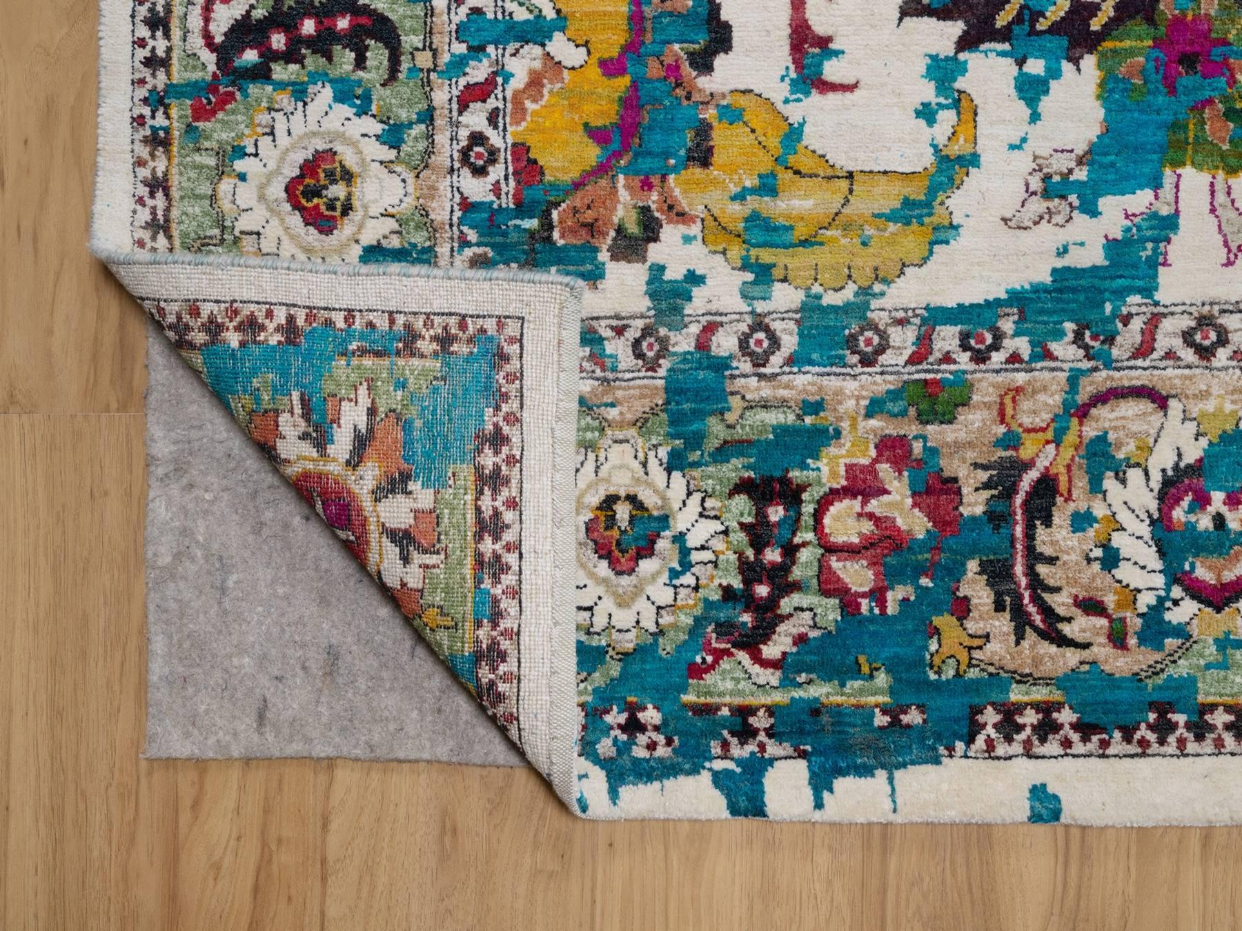 Transitional hand-knotted wool/silk rug in Ivory & Green, 8'11" x 12'2" — SKU O092076 (view 4)