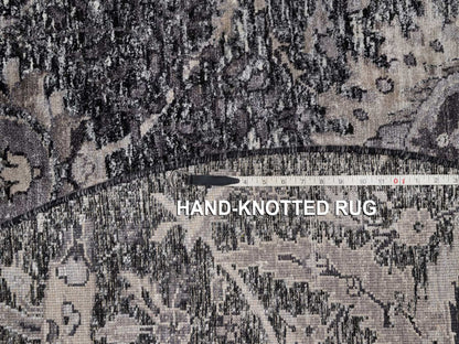 Black 5'11" x 5'11" Transitional Hand knotted Wool/Silk Rug - Sku: O092077