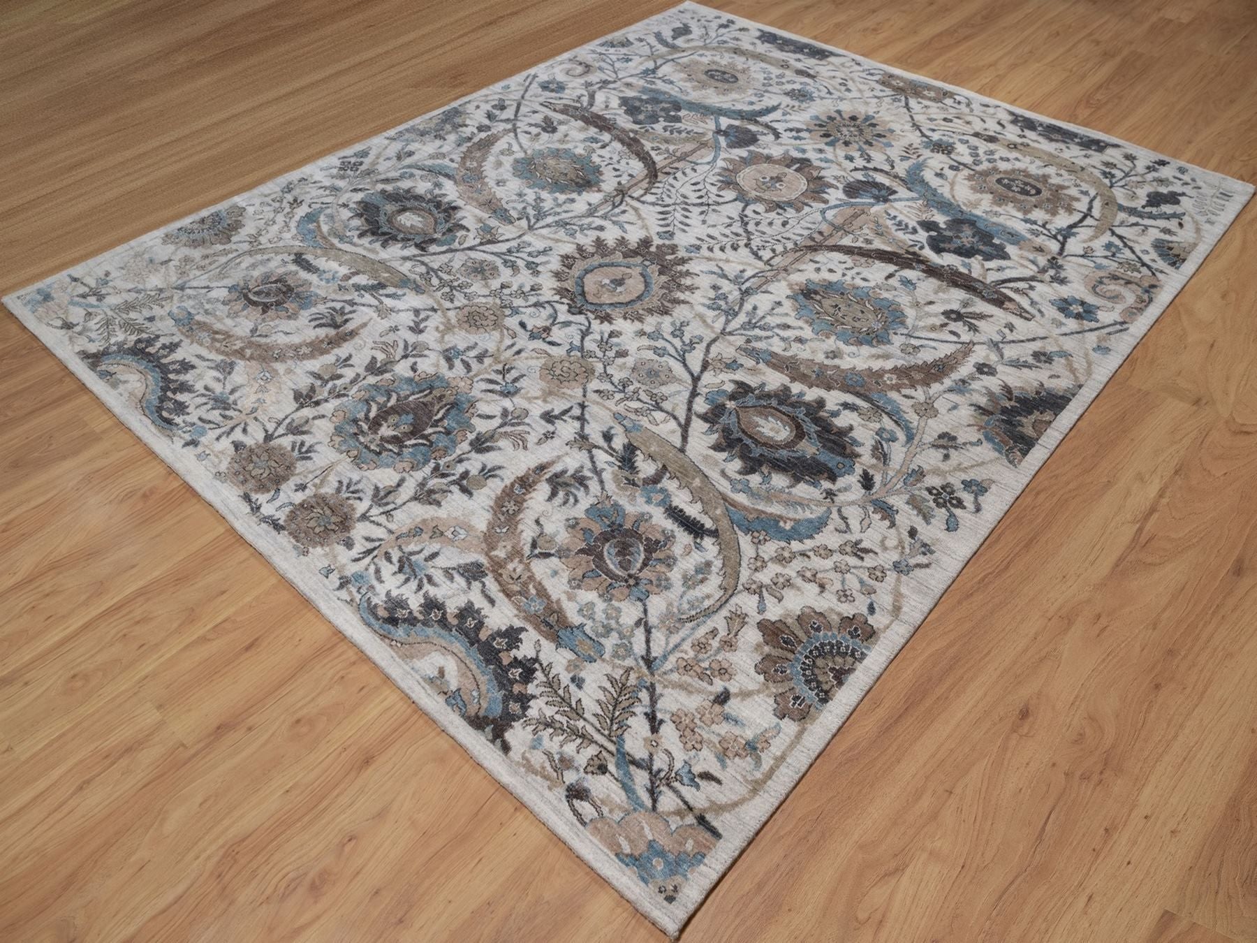 Transitional hand-knotted wool/silk rug in Gray, 7'11" x 10' — SKU O092084 (view 3)