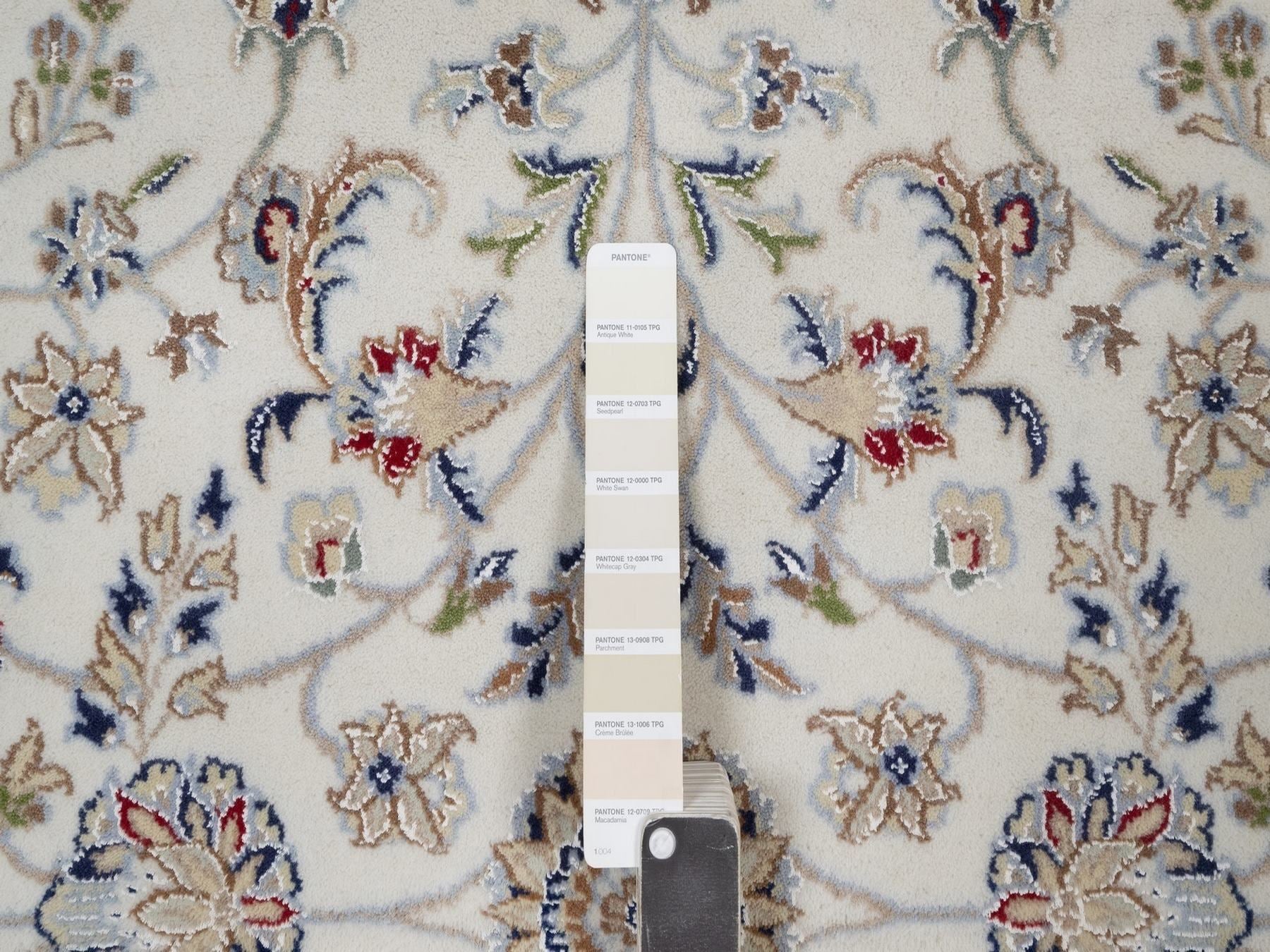 Nain Fine Oriental hand-knotted wool/silk rug in Ivory, 6'7" x 6'10" — SKU O092105 (view 4)