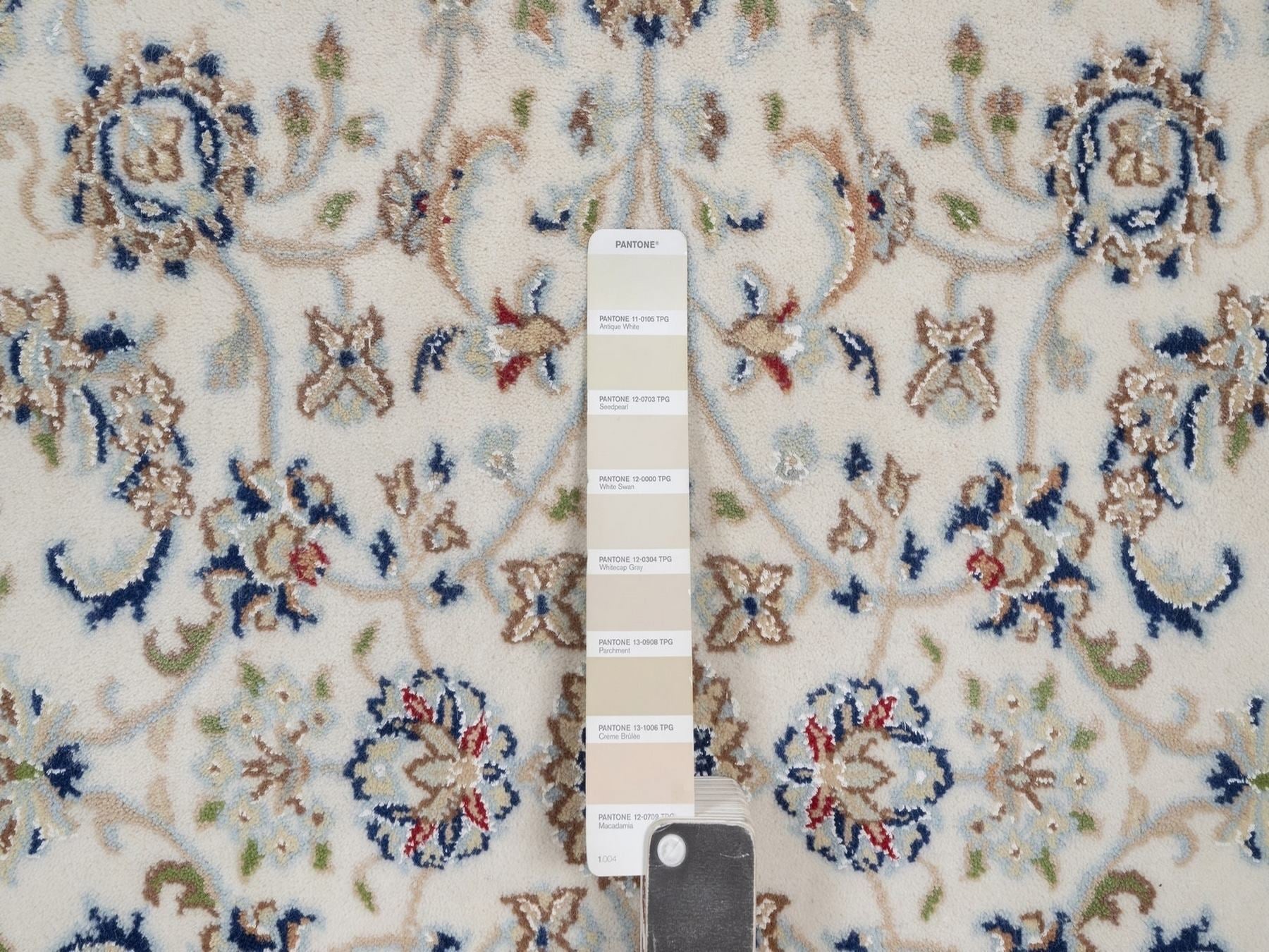 Nain Fine Oriental hand-knotted wool/silk rug in Ivory & Midnight Blue, 4'1" x 4'1" — SKU O092127 (view 4)