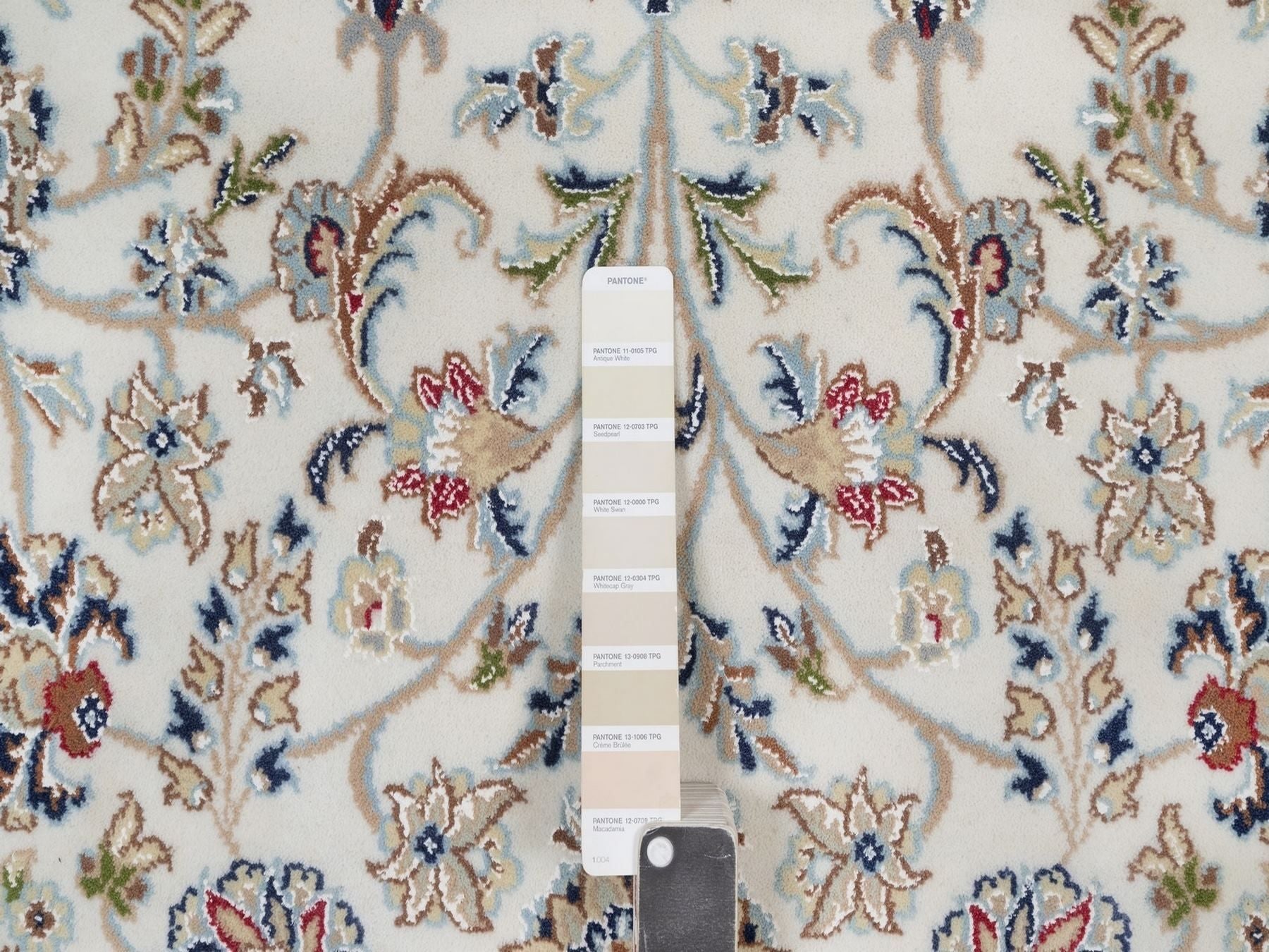 Nain Fine Oriental hand-knotted wool/silk rug in Ivory, 6' x 9'3" — SKU O092139 (view 7)